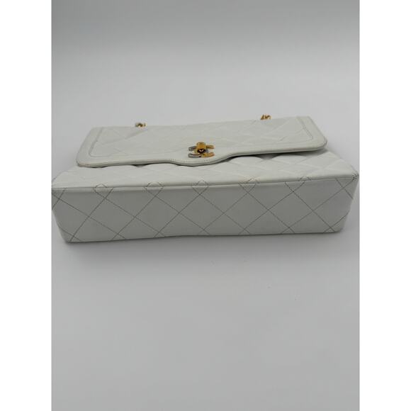Chanel Vintage Classic Double Flap Bag in White Lambskin with 24K Gold Hardware - Picture 3 of 8